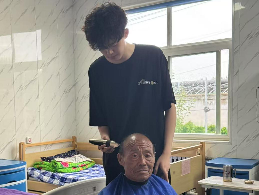 走进社会  敬老爱老