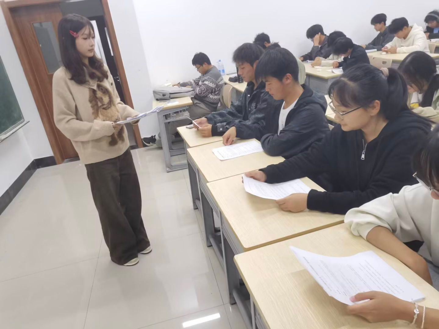 <strong>团日实践｜执笔为刃守信仰，池州学院25机制班沉浸式演绎红色剧本杀</strong>