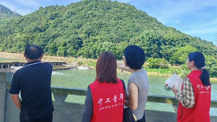 <strong>承红色风骨，探振兴之路 ——红韵星火实践团走进宁海县凤潭村探索乡村共富之路</strong>