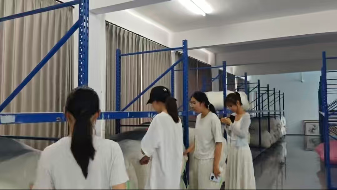 <strong>中南财经政法大学实践队调研清河羊绒电商数智化发展新路径</strong>