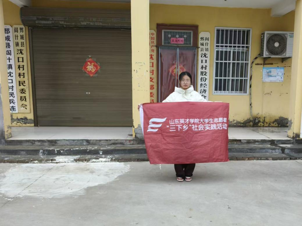 <strong>清扫社区 共建家乡</strong>